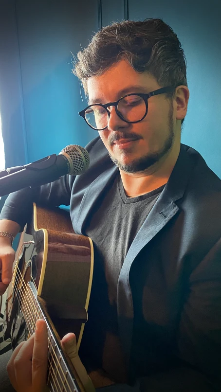 Foto do professor Caio Freire